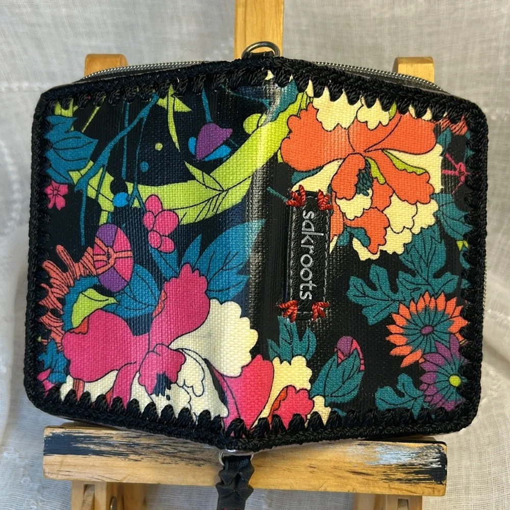 NWOT Sakroot zip around amazing wallet, never used